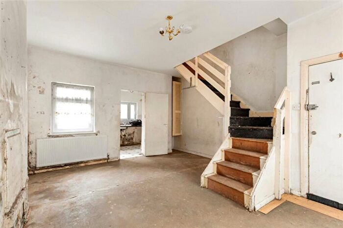 2 Bedroom Terraced House For Sale In Grove Park Road, London, N15