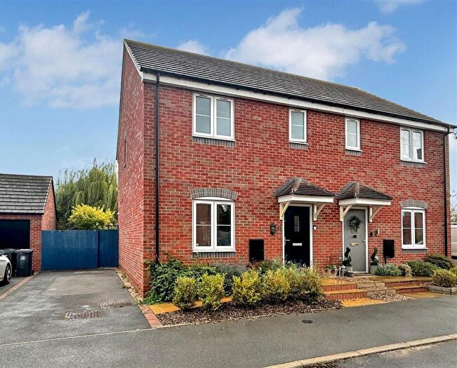 3 Bedroom Semi-Detached House For Sale In Honeysuckle Lane, Wellesbourne, CV35