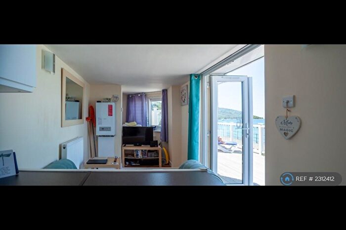1 Bedroom Flat To Rent In The Beach, Totland Bay, PO39