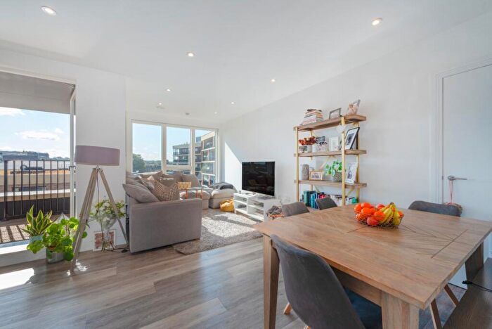2 Bedroom Flat To Rent In Pearl Building, Camberwell Road, SE5