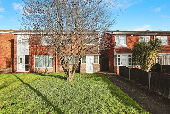 3 Bedroom Semi Detached House For Sale In Hatchford Walk, Birmingham, B37