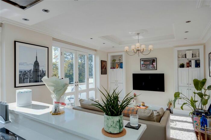 2 Bedroom Flat To Rent In Elsham Road, Kensington, London, W14