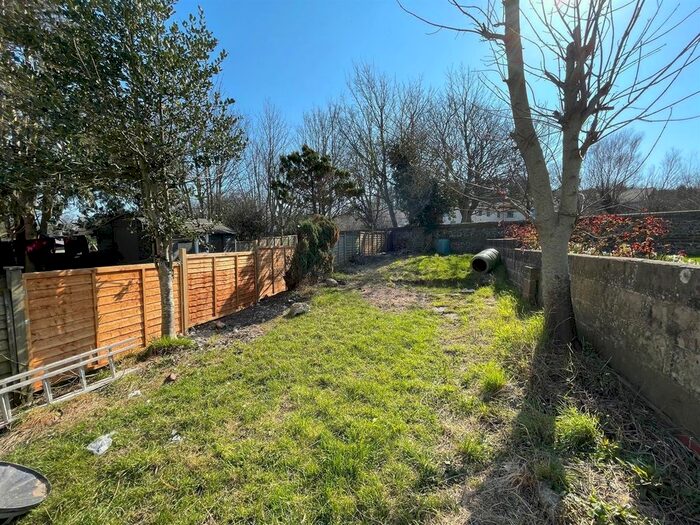 3 Bedroom Flat To Rent In Rose Walk Close, Newhaven, BN9