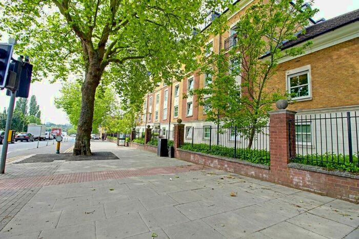 2 Bedroom Flat To Rent In High Road, North Finchley, N12