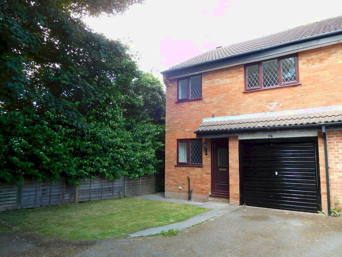 3 Bedroom Semi-Detached House To Rent In Slimbridge Close, Yate, BS37