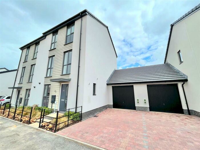 4 Bedroom Semi-Detached House To Rent In Clover Way, Stoke Gifford, BS34