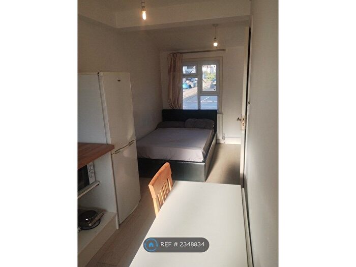 Studio To Rent In Mays Lane, Barnet, EN5