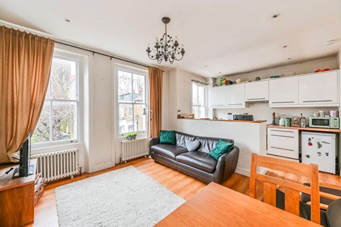 2 Bedroom Flat To Rent In Sutherland Square, Kennington, London, SE17