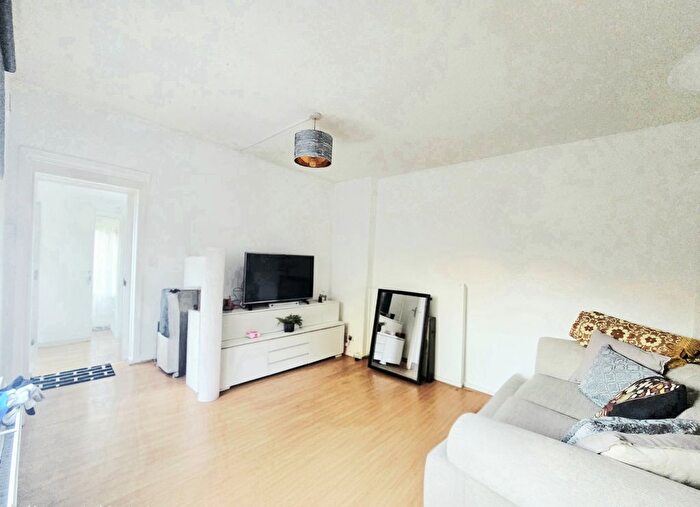 2 Bedroom Flat For Sale In Warner Road, Camberwell, SE5