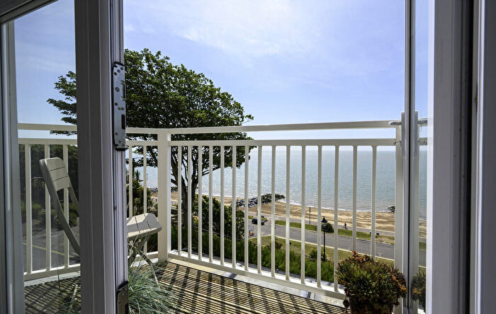 2 Bedroom Apartment For Sale In Hamilton Gardens, Felixstowe, IP11