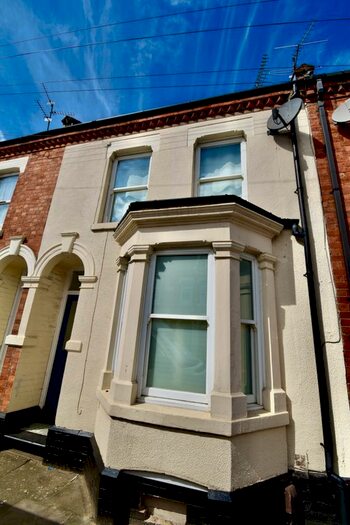 3 Bedroom Terraced House To Rent In Ivy Road, Abington, Northampton, NN1