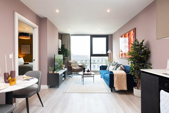 1 Bedroom Apartment To Rent In Holland Street, Glasgow, G2