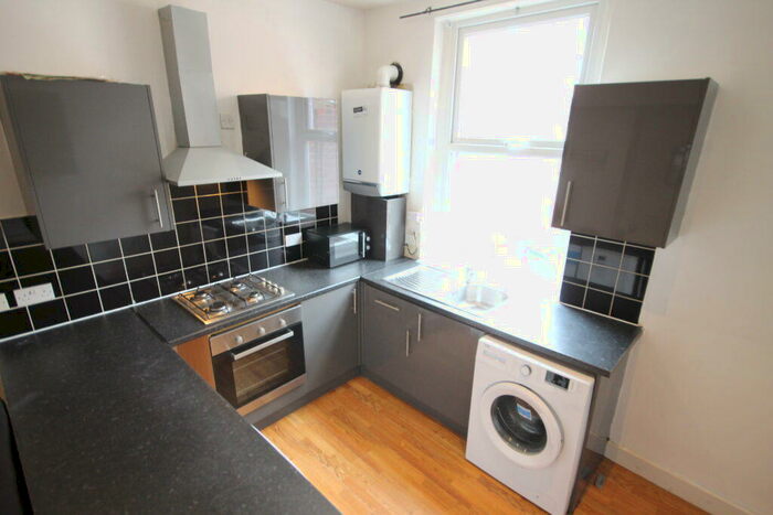 6 Bedroom Terraced House To Rent In Delph Mount, Woodhouse, Leeds, LS6