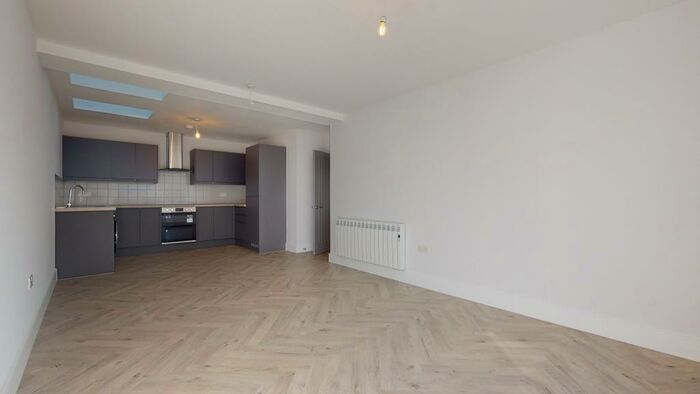 2 Bedroom Flat To Rent In South Road, Haywards Heath, RH16