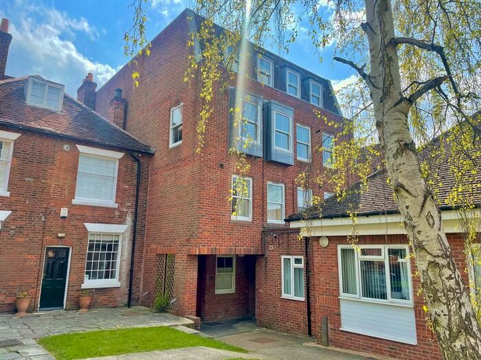 1 Bedroom Apartment To Rent In High Street, Fareham, PO16