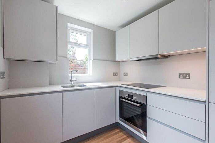 2 Bedroom Flat To Rent In Beverley Court, London, N14
