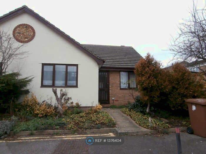 2 Bedroom Bungalow To Rent In Hollow Close, Guildford, GU2