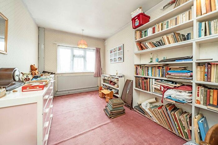 4 Bedroom Detached House For Sale In Greyhound Hill, London, NW4