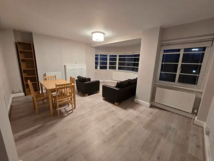 3 Bedroom Flat To Rent In Hornsey Lane, London, N6
