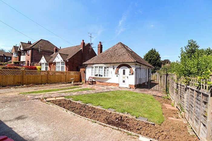 2 Bedroom Bungalow For Sale In Buckingham Road, Bletchley, Milton Keynes, MK3