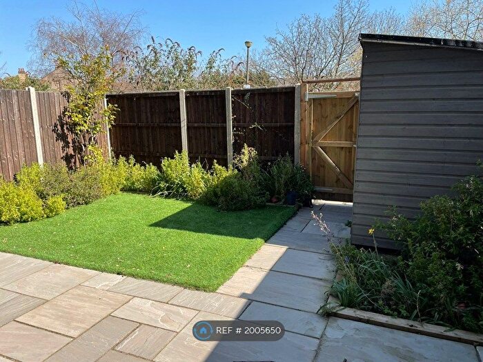 2 Bedroom Flat To Rent In Schofield Walk, London, SE3