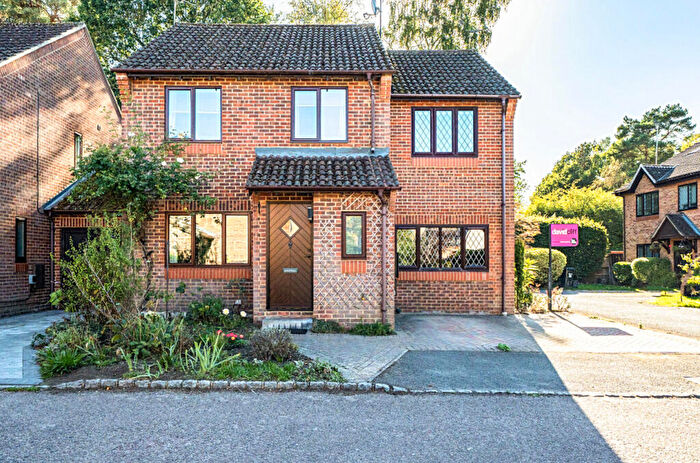 4 Bedroom Detached House For Sale In Heather Close, Finchampstead, Wokingham, Berkshire, RG40