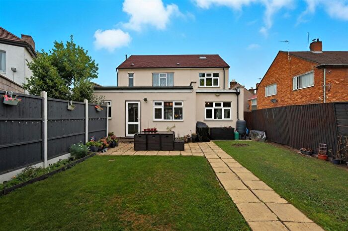 5 Bedroom Detached House For Sale In Allandale Road, Enfield, EN3