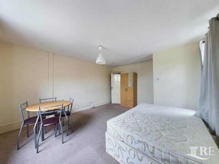 Studio To Rent In High Road, London, NW10