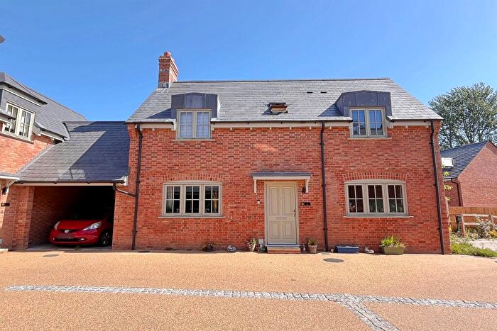 3 Bedroom Link Detached House For Sale In Fordingbridge, SP6