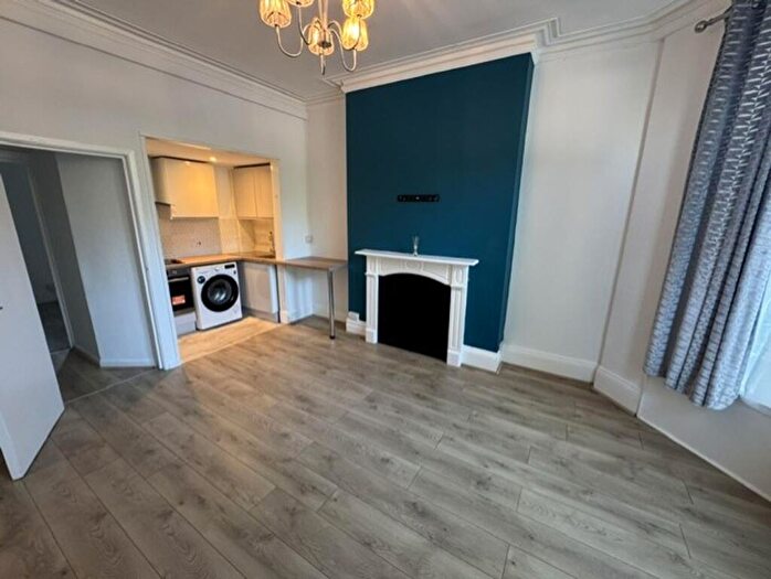 1 Bedroom Apartment To Rent In Albany Road, Cardiff, CF24