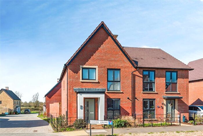 3 Bedroom Semi-Detached House For Sale In Redlands Way, Swindon, Wiltshire, SN3