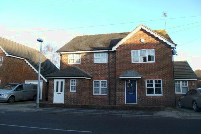 3 Bedroom Semi-Detached House To Rent In Halling, Rochester, ME2