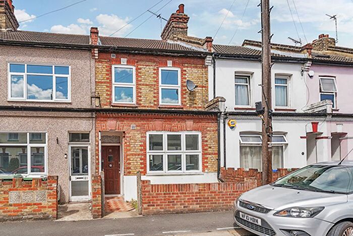 3 Bedroom Terraced House For Sale In Northumberland Park, Erith, DA8