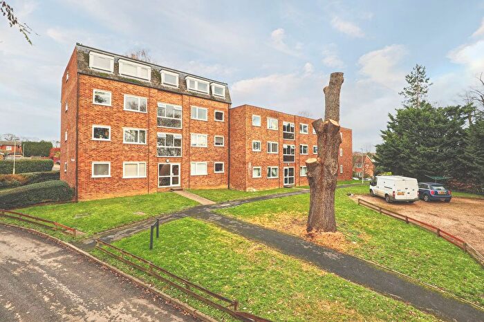 2 Bedroom Flat For Sale In Kestrel Court, Ware, SG12