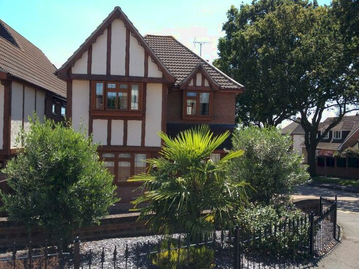 4 Bedroom Detached House To Rent In The Westerings, Hockley, Essex, SS5