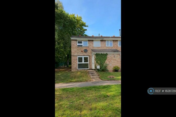 4 Bedroom Semi-Detached House To Rent In Sheldrake Gardens, Southampton, SO16