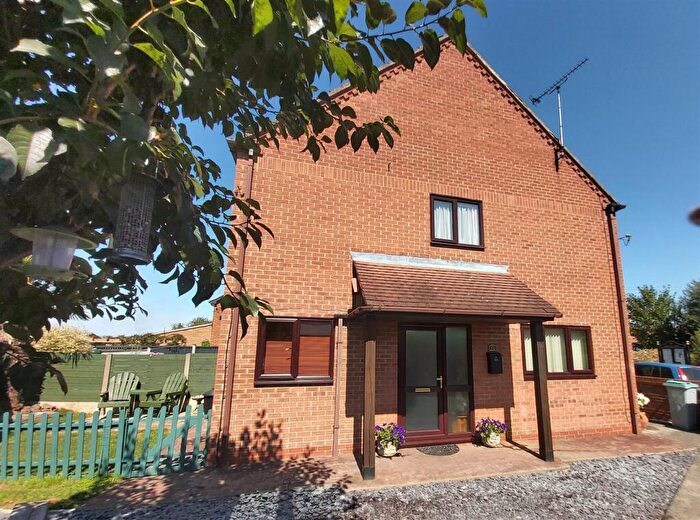 3 Bedroom Semi-Detached House For Sale In Crow Park Avenue, Sutton-On-Trent, Newark, NG23