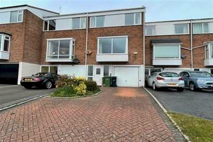 3 Bedroom House To Rent In Halesowen, West Midlands, B63