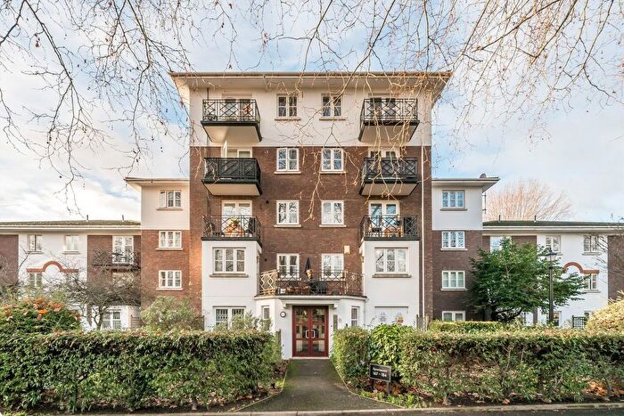 1 Bedroom Flat To Rent In Brompton Park Crescent, Fulham, London, SW6