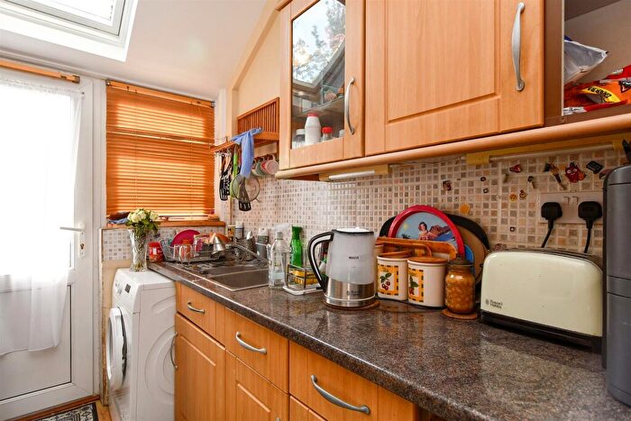 3 Bedroom End Of Terrace House For Sale In Buller Road, Thornton Heath, Surrey, CR7