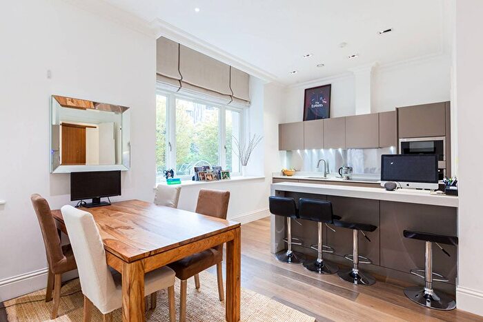 2 Bedroom Flat For Sale In Sterling Mansions, Leman Street, Aldgate, London, E1