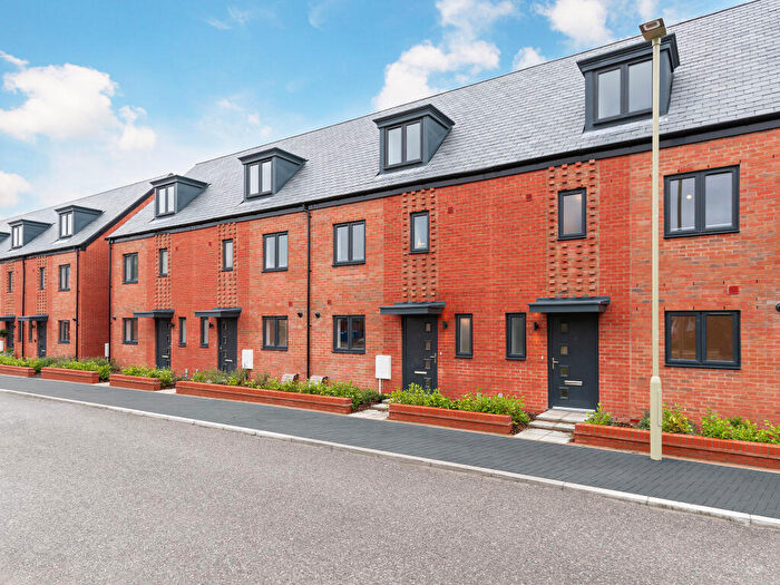 4 Bedroom Semi-Detached House For Sale In Bluebell Way, Whiteley, Fareham, PO15