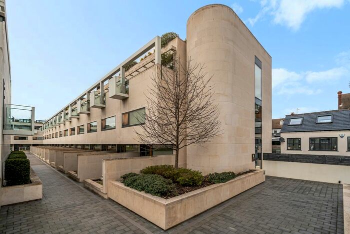2 Bedroom Flat To Rent In Gabriel Square, St.Albans, AL1