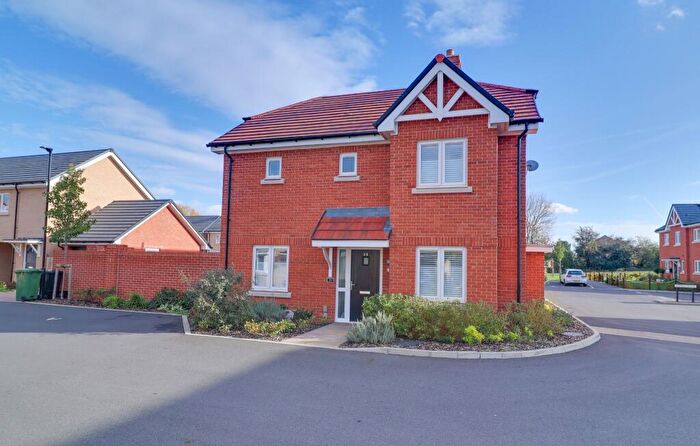 4 Bedroom Semi Detached House For Sale In Pegasus Avenue, Netley Abbey, SO31