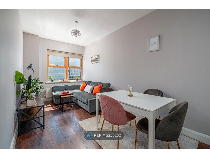 2 Bedroom Flat To Rent In Orphanage Road, Watford, WD17