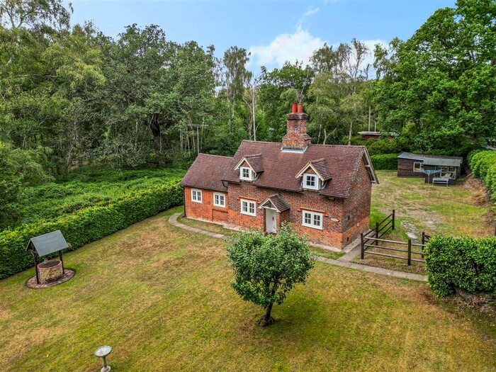 3 Bedroom Cottage To Rent In Hitches Lane, Fleet, GU51