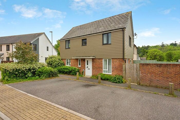 3 Bedroom Semi-Detached House For Sale In Amber Close, Plymouth, Devon, PL6