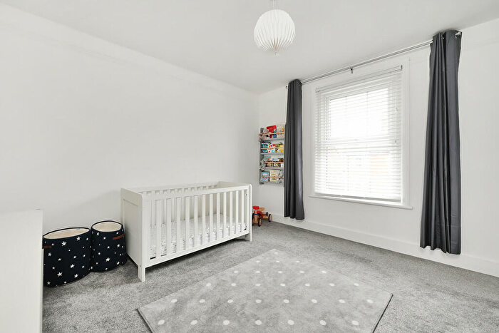 3 Bedroom Detached House For Sale In Highfield Road, Farnborough, GU14