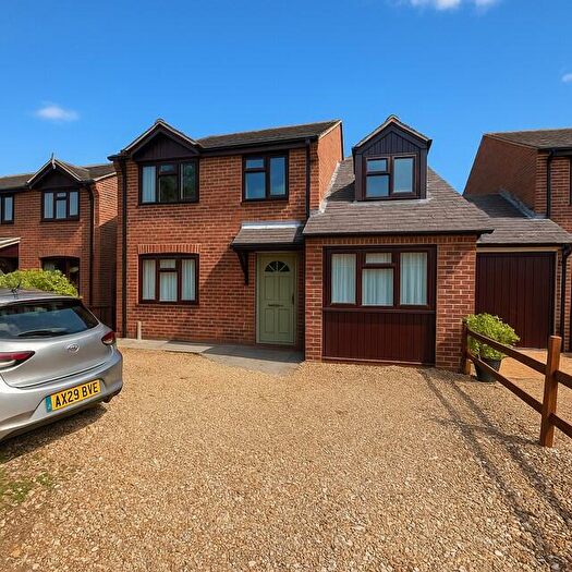4 Bedroom Detached House To Rent In Clifden Road, Worminghall, Aylesbury, HP18