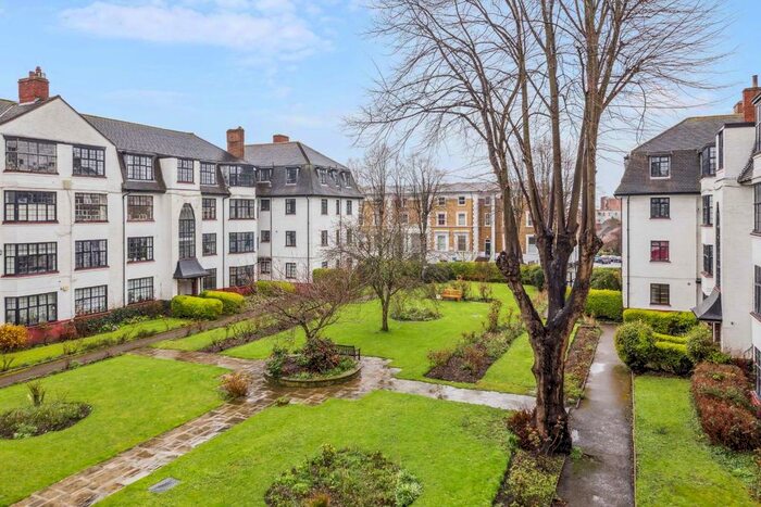 2 Bedroom Flat To Rent In Leigham Avenue, London, SW16